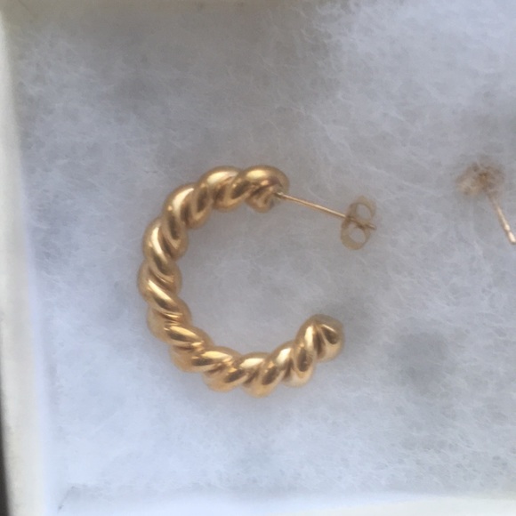 Gold-colored Twist Cable Coil Mini Hoop Earrings - Picture 3 of 4
